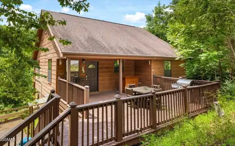 1727 Walker Trail, Sevierville, TN 37876
