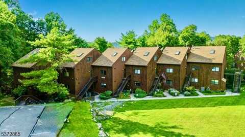 20 Augusta Dr, Vernon, NJ 07462