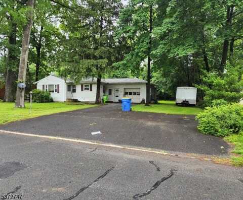 130 Mountain Pkwy, Brick, NJ 08812