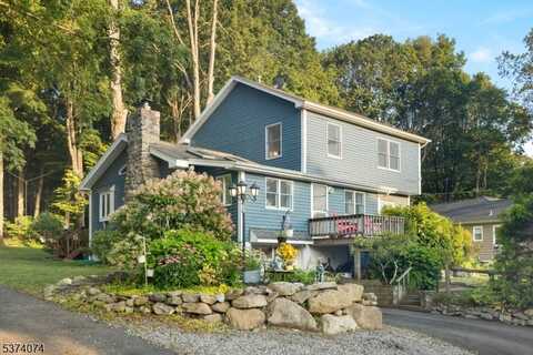 61 Tamarack Trl, Hardyston, NJ 07460