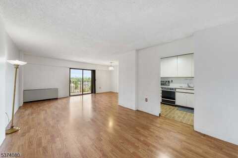 10 N Wood Ave, Linden, NJ 07036