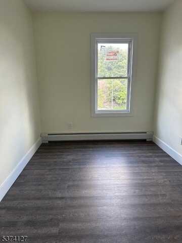 19 White St, Paterson, NJ 07522