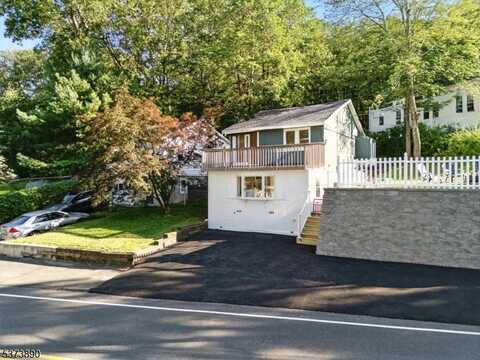 218 Maxim Dr, Hopatcong, NJ 07843