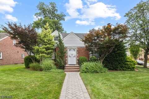 3 Glenwood Ave, Leonia, NJ 07605
