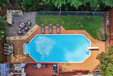 101 Molinari Dr, Wanaque, NJ 07465
