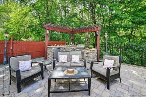 101 Molinari Dr, Wanaque, NJ 07465