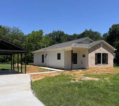 719 Spivey Rd, Columbus, MS 39705