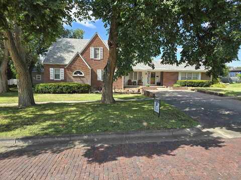 305 E 13th, Ellis, KS 67637