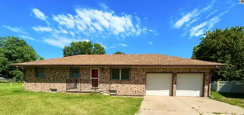3321 Clove Cir, Hutchinson, KS 67502