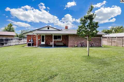 906 E 24th Ave, Hutchinson, KS 67502