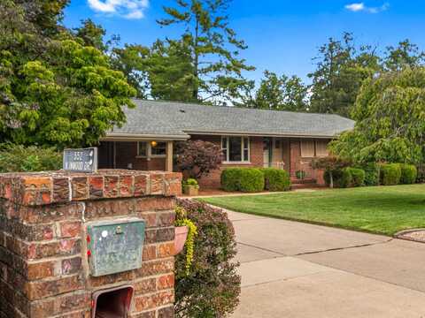 552 N Inwood Drive, Huntington, WV 25701