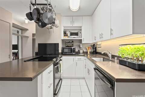 1535 Pensacola Street, Honolulu, HI 96822
