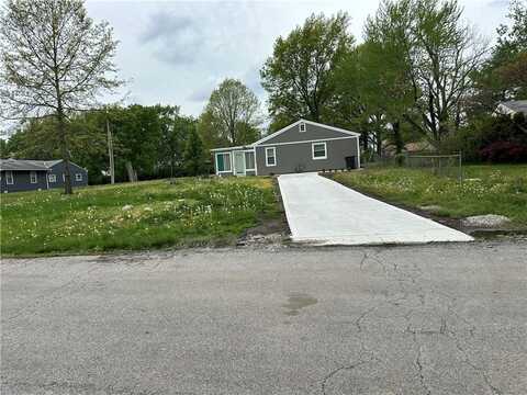 13608 Spruce Avenue, Grandview, MO 64030
