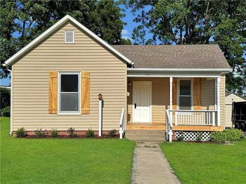 1407 Lipper Avenue, Higginsville, MO 64037