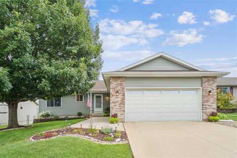 1217 Wolf Dr NW, CedarRapids, IA 52405