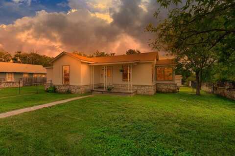 736 Moore St, Kerrville, TX 78028