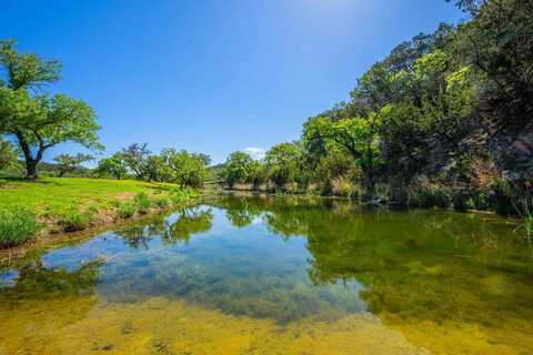 161 E Flach Ranch Rd, Comfort, TX 78013