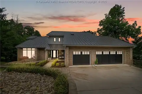 137 Summit Ridge Road, Hurricane, WV 25526