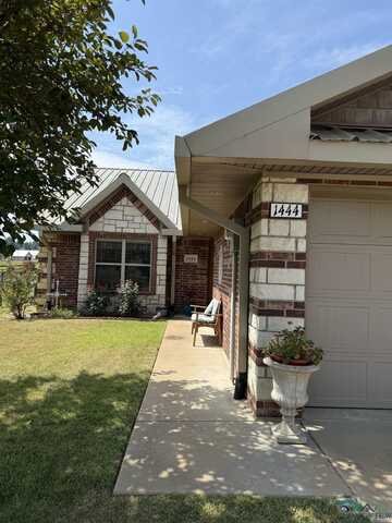 1444 Garner LN, Longview, TX 75605