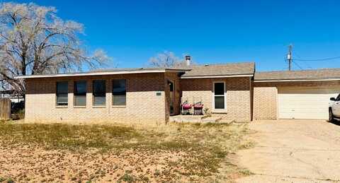 104 W McCallon Street, Sundown, TX 79372