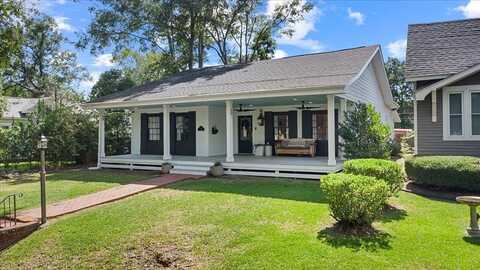 820 N 6th Avenue, Laurel, MS 39440