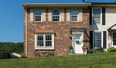 108 Essex Dr, Staunton, VA 24401