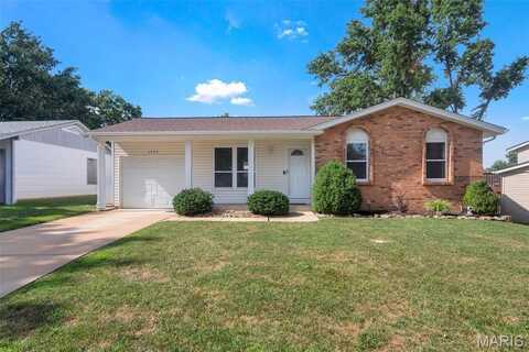 1223 Kings Trail Lane, Fenton, MO 63026