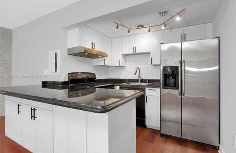 950 NW 11th St, Miami, FL 33136
