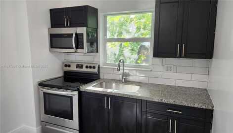 164 NW 69th St, Miami, FL 33150