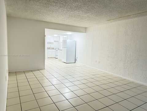 750 NE 195th St, Miami, FL 33179