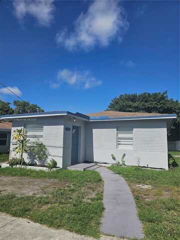 224 NW 13th Ct, Dania Beach, FL 33004