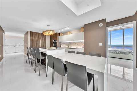 851 NE 1st Ave, Miami, FL 33132