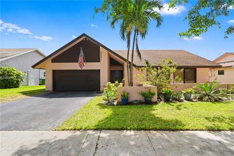 2401 NW 101st Ter, Pembroke Pines, FL 33026