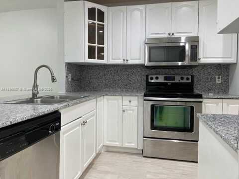447 Lakeview Dr, Weston, FL 33326