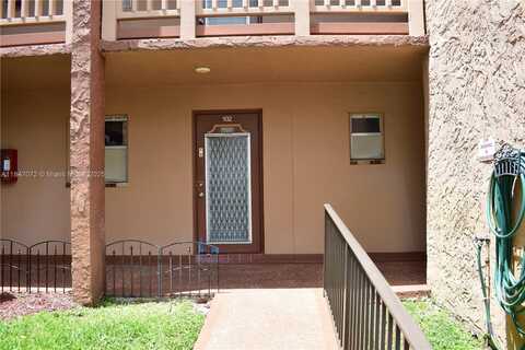 9821 Sunrise Lakes Blvd, Sunrise, FL 33322