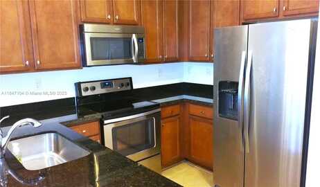 916 SW 147th Ave, Pembroke Pines, FL 33027