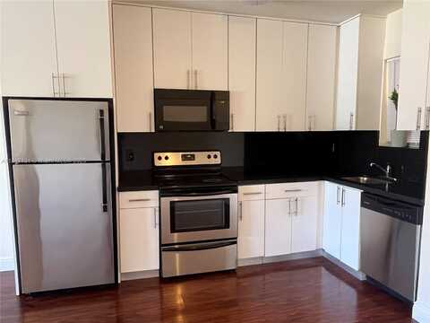 2880 Pine Tree Dr, Miami Beach, FL 33140