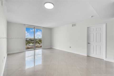 900 SW 8th St, Miami, FL 33130
