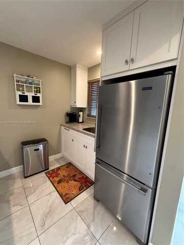 417 Waterside Dr, Hypoluxo, FL 33462