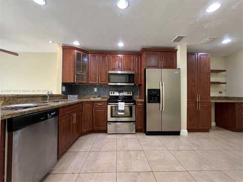 8016 NW 29th St, Sunrise, FL 33322