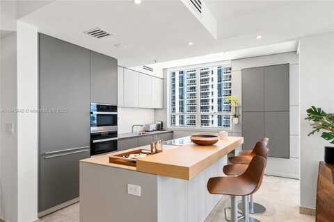 801 Brickell Key Blvd, Miami, FL 33131