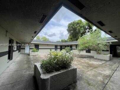 7160 NW 14th Pl, Miami, FL 33147