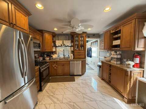301 Harris Avenue, Middlesex, NJ 08846