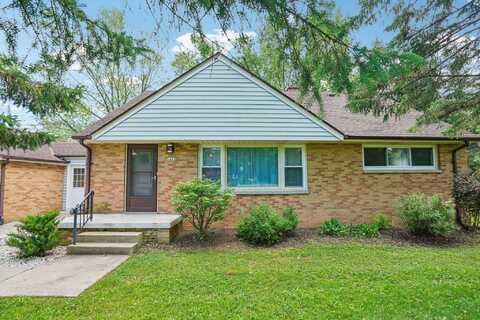 1415 W Fiesta Ln, Mequon, WI 53092
