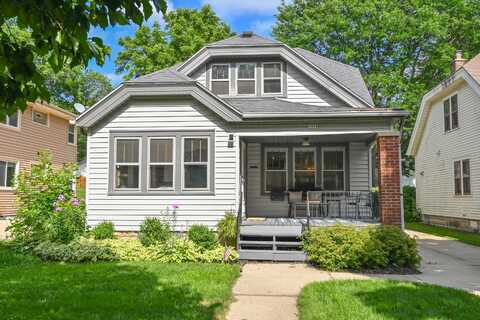 2016 N 84th St, Wauwatosa, WI 53226