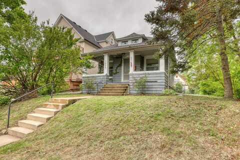 1555 S 74th St, West Allis, WI 53214