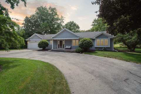 4685 Pilgrim Rd, Brookfield, WI 53005