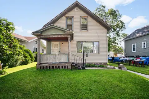 919 N 14th St, Manitowoc, WI 54220