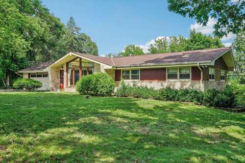 816 Maple Way, Waukesha, WI 53188