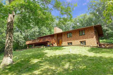 5737 Fox Chase Dr, Hokah, MN 55941